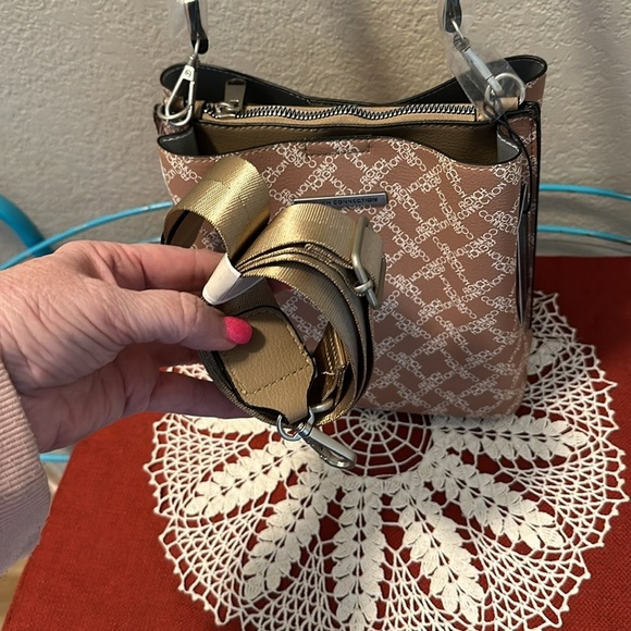 NWT French Connection Bucket Shoulder bag. Price firm - Picture 3 of 12